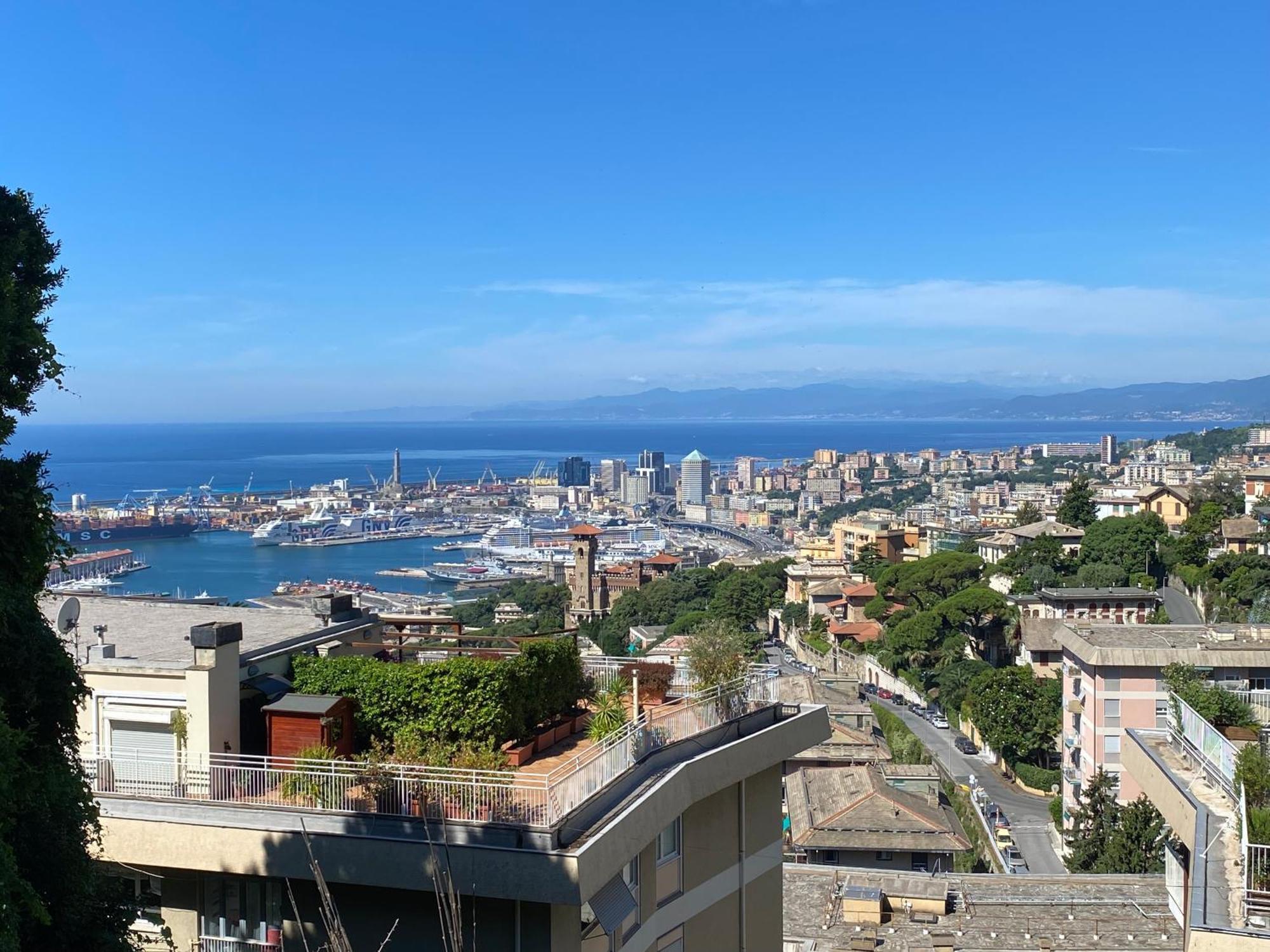 View & Hiking In Italian Riviera Génova